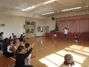 １１月21日（金）　クリスマスの飾りを作ろう！　平均台をわたろう！！　☆こどもの体が自由になるために。暮らしの中で運動能力を伸ばそう！